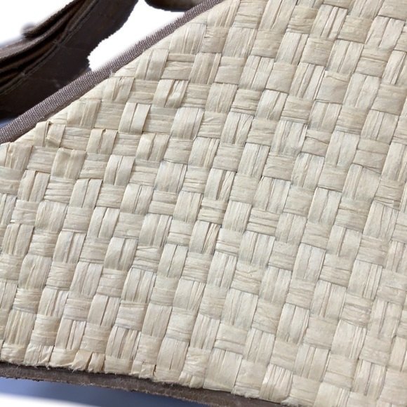 Steve Madden Ruffle Satin Wedge Heel Sandal Size 9 - Picture 10 of 11